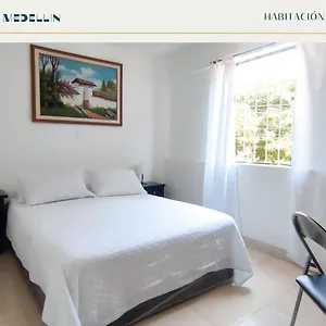  Pensión Hostal Casa Medellin